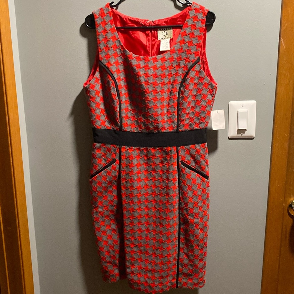 BRAND NEW WOMANS SRESS SIZE 12! NWT! SMOKE FREE HOME!